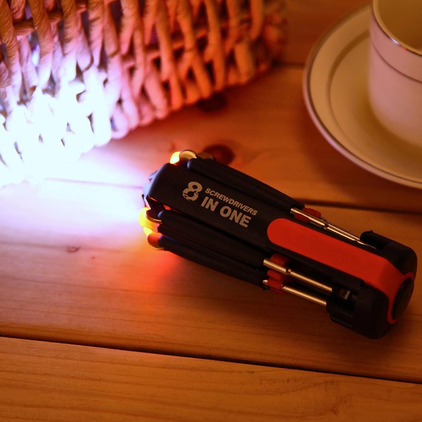 Kit Destornillador 8 en 1 con LED | Ilumina, despliega y atornilla en segundos.